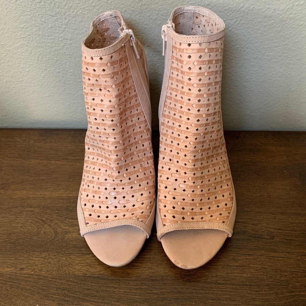 Shoes, size 7, by Nina